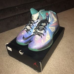 Lebron Platinums Size 13
